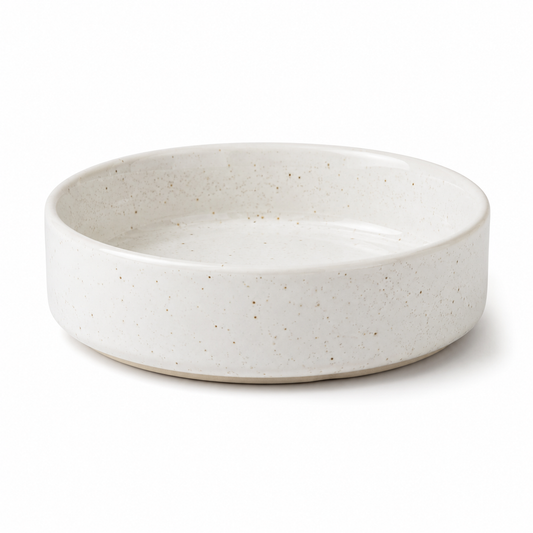 Gamelle en céramique blanche mouchetée pour chat format bas 600 ml